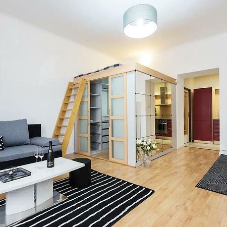 Stylish Apartment On Riverside Prag Exterior foto