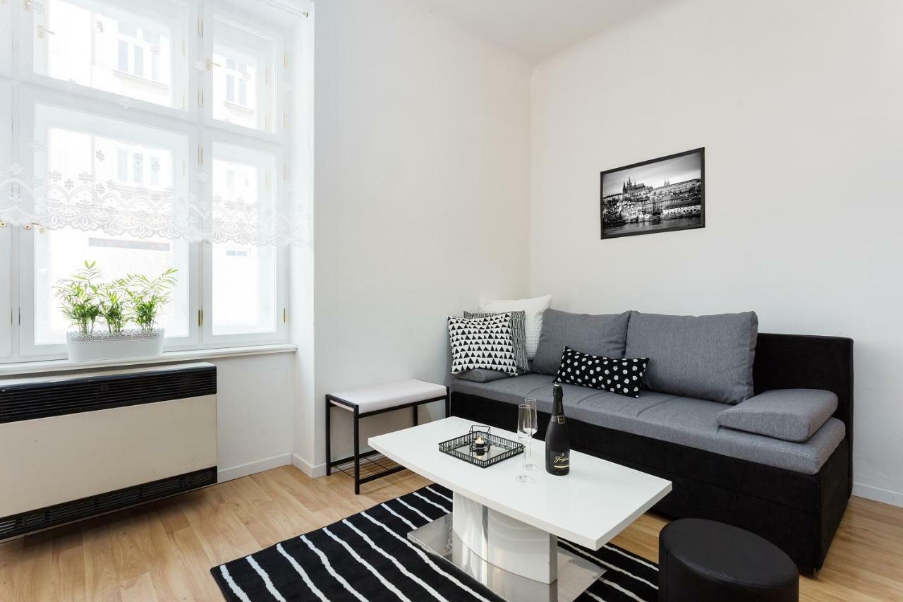 Stylish Apartment On Riverside Prag Exterior foto