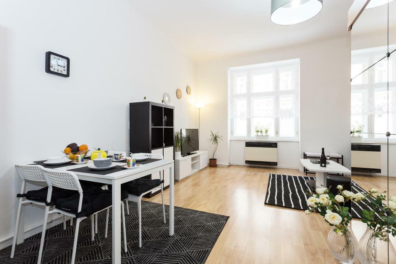 Stylish Apartment On Riverside Prag Exterior foto