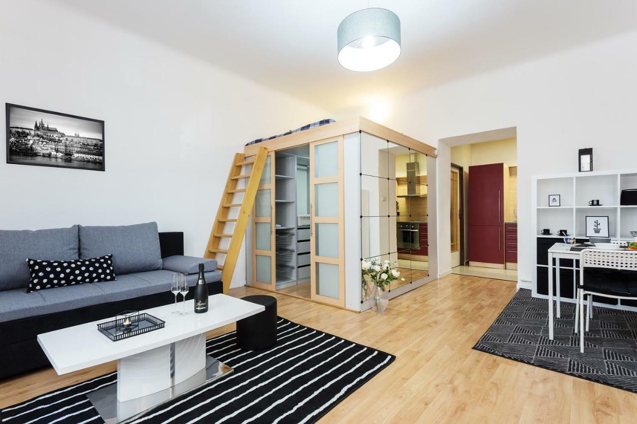 Stylish Apartment On Riverside Prag Exterior foto